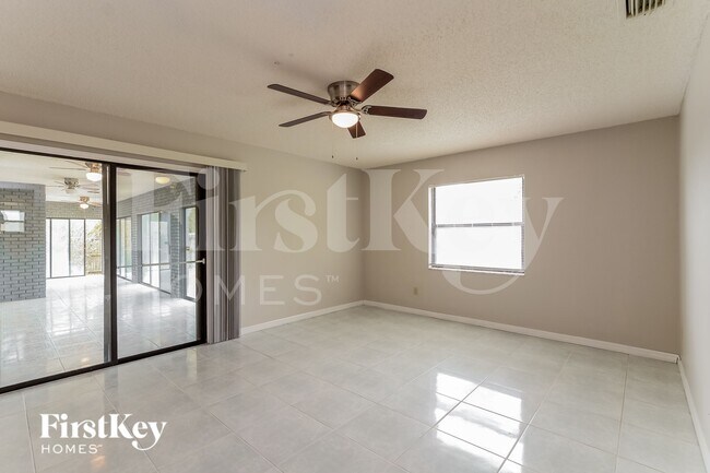Foto del edificio - 558 Murphy Ave
