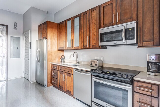 Building Photo - 275 Medford St