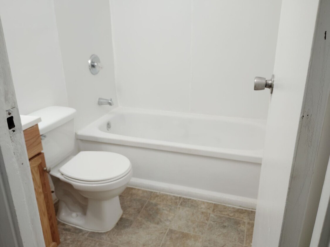 Building Photo - New Listing! 4-5 Bedroom house for rent in Cahokia!