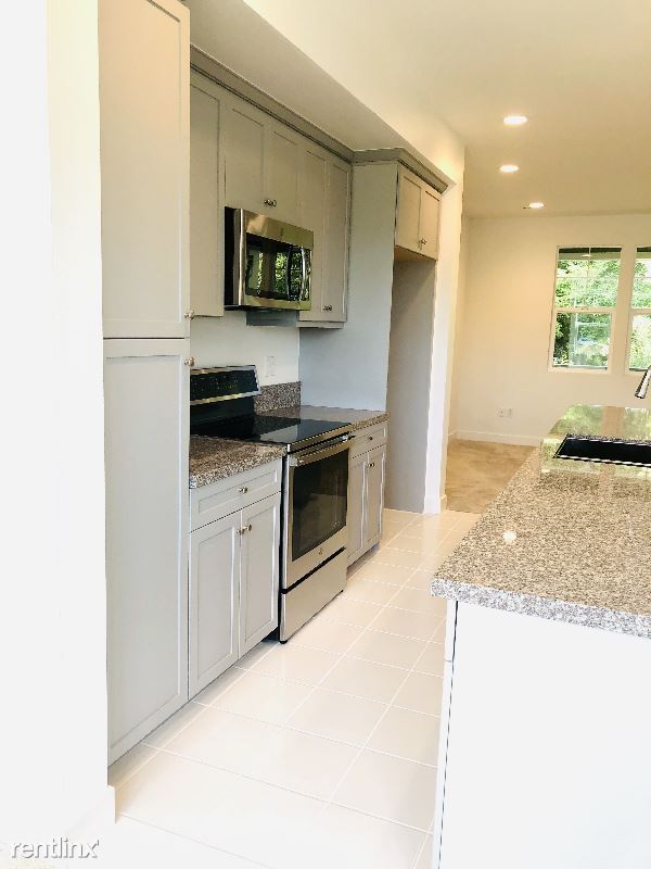 Building Photo - 4 br, 3.5 bath Townhome - 341 Skyforest Way