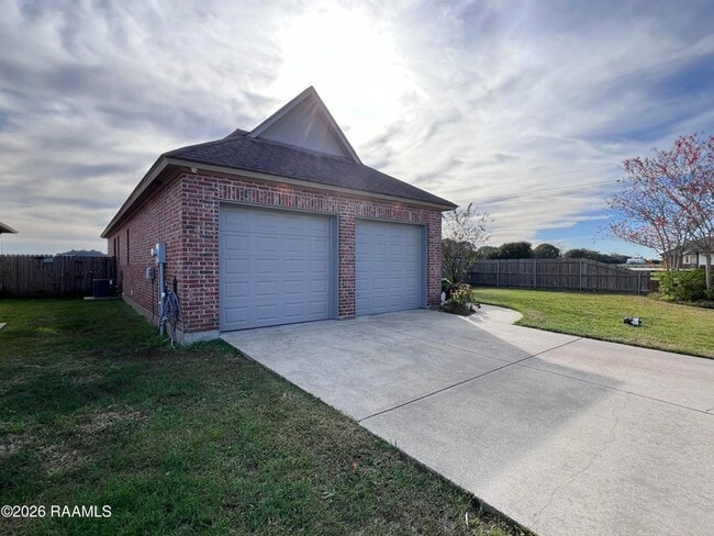 Building Photo - 100 Birchview Dr