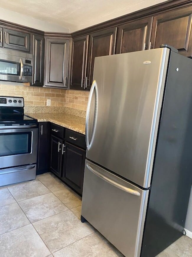 Building Photo - $1,250 For Lease-1 Bedroom-1 Bath Apt in Triplex With Private Yard-Washer & Dryer in Phoenix 85008 !