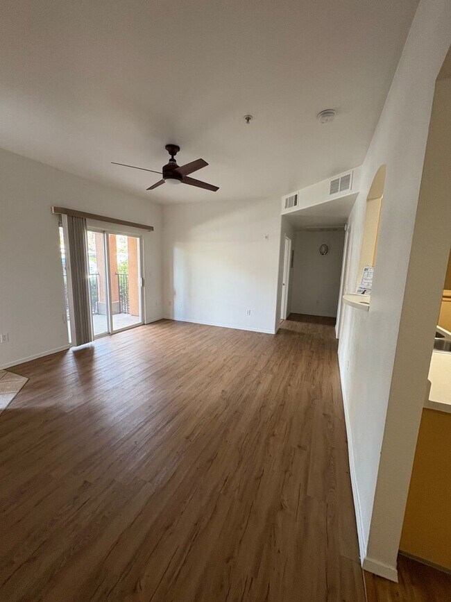 Building Photo - 2 Bedroom 2 Bath Condo