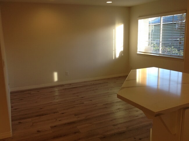 Building Photo - 4023 Bluff View Way