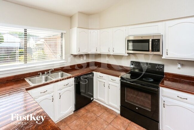 Building Photo - 7916 Iola Dr