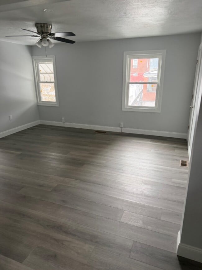 Photo - 13 Earl St House