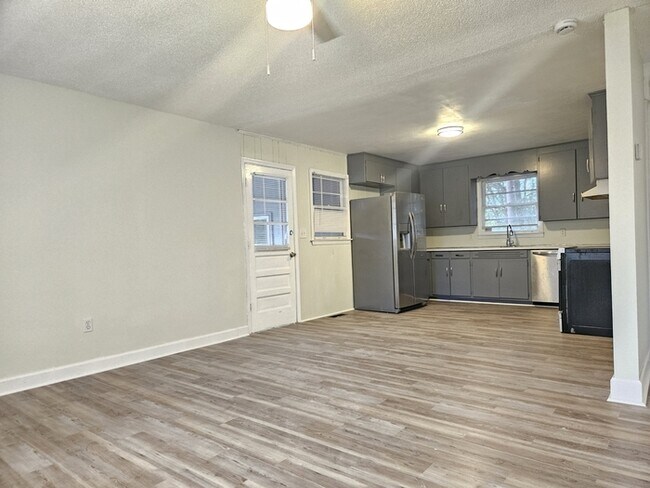Foto del edificio - 1445 Pine Spring Dr