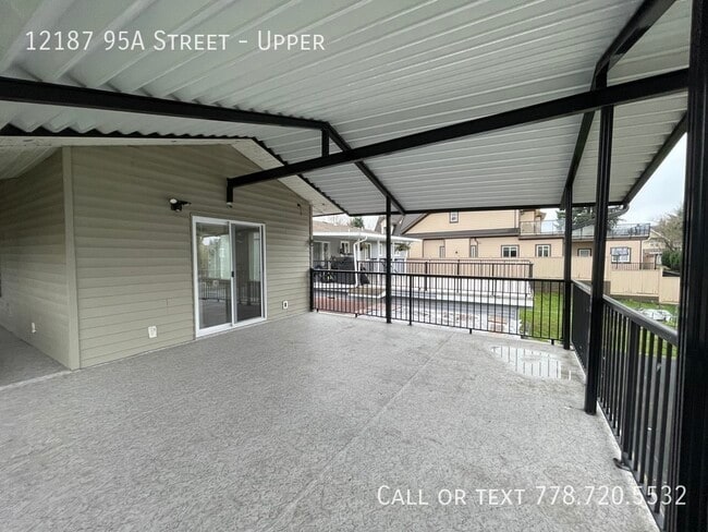 Building Photo - 3 Bedroom Surrey