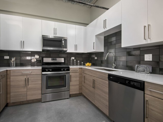 Foto del edificio - 1241 N Milwaukee Ave