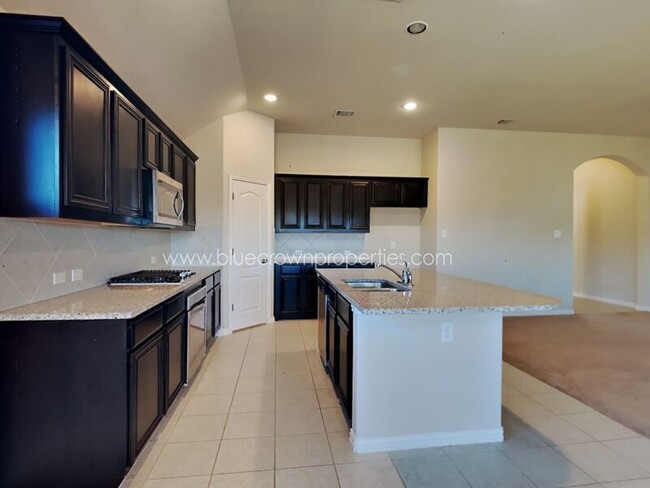 Building Photo - 1618 Sherwood Dr