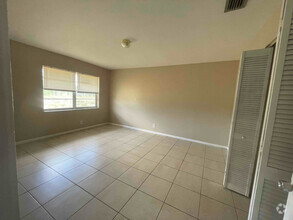 Building Photo - 1570 E Breezy Ln