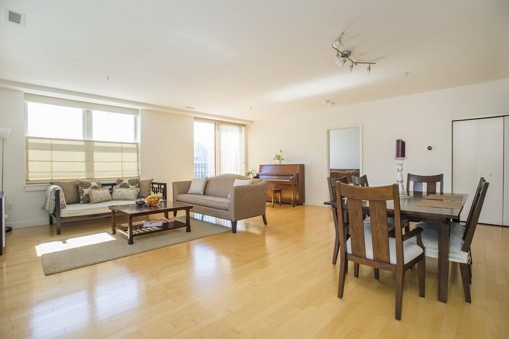Foto principal - 323 Boylston St