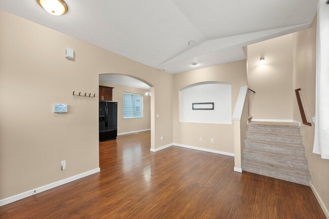 Foto del edificio - Cozy 3-Bed Yelm Home | Vaulted Ceilings, C...