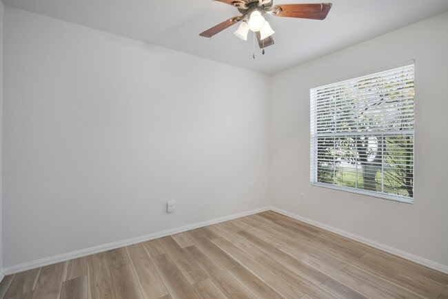 Foto del edificio - 903 Haynes Dr