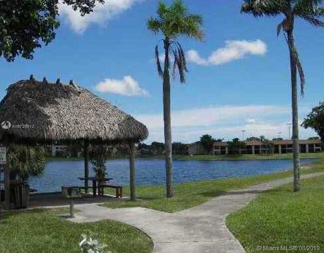 Foto del edificio - 207 Lake Pointe Dr