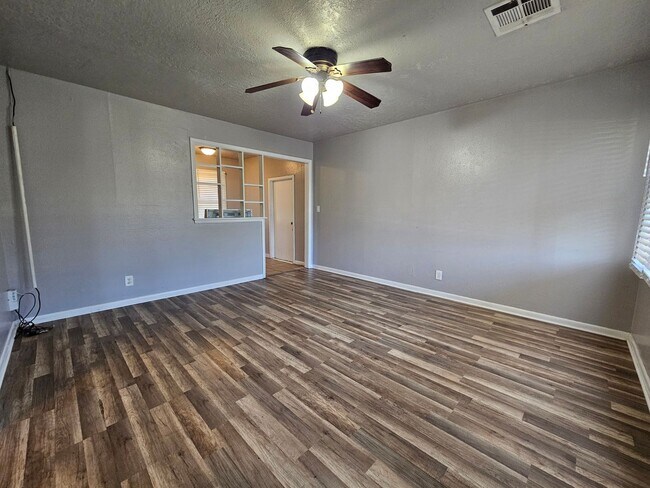 Building Photo - (3) Bed/(1) Bath in Core Norman Avail NOW! Pet Negotiable!