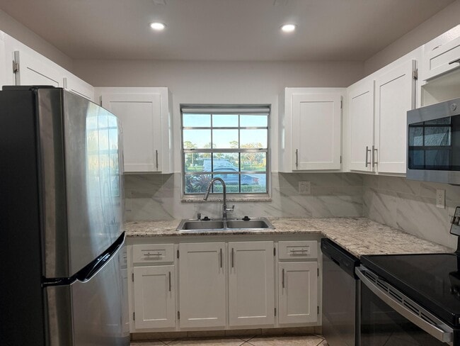 Building Photo - 14676 Canalview Dr