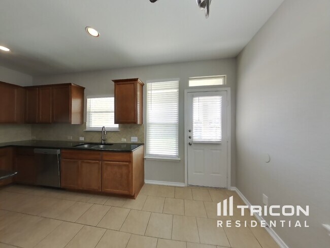 Building Photo - 7040 Conroe Ml
