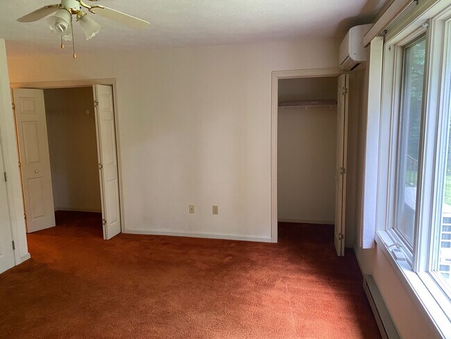 Master Bedroom - 19 Willowood Ln