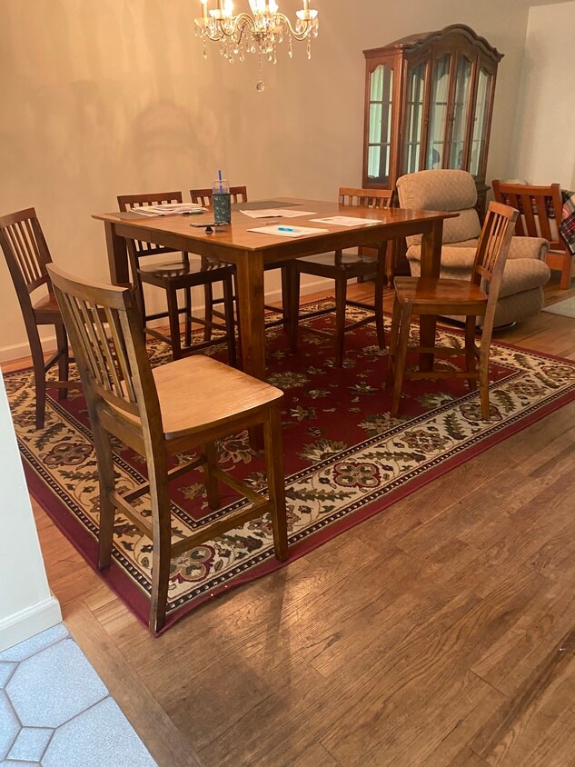Dining area - 135 Courtyard Ln