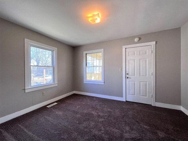 Building Photo - Convenient Duplex Located in Union City!