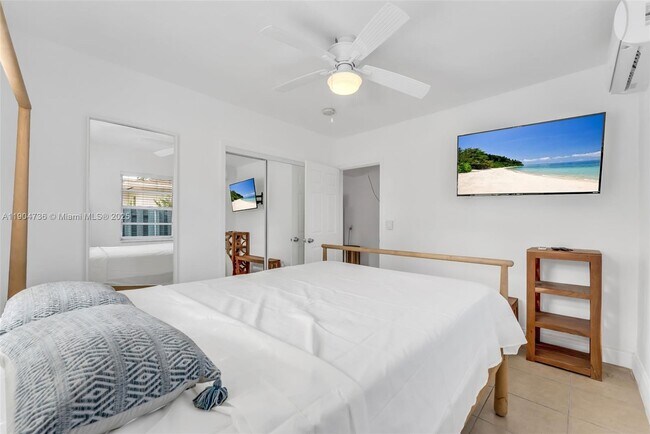 Building Photo - 1639 Hayes St