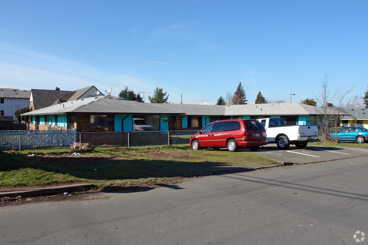 Primary Photo - 5511 NE 55th Ave