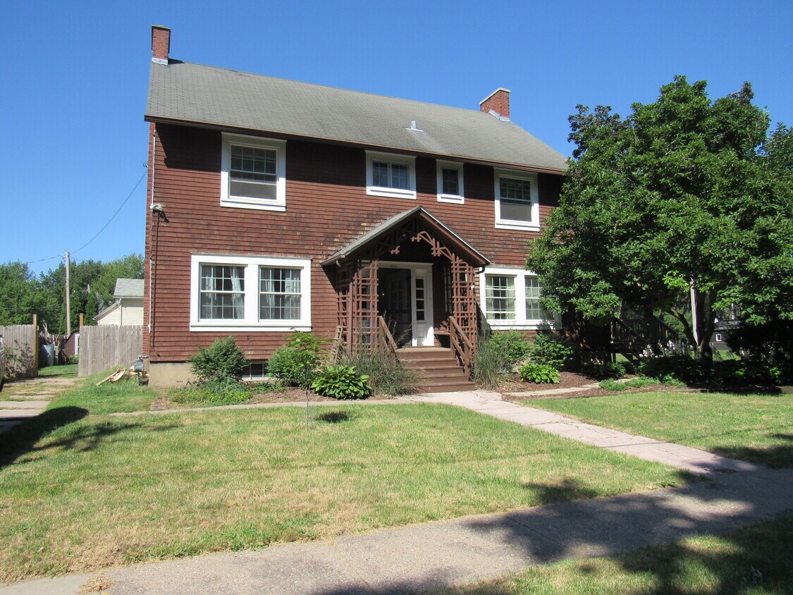 1530 Farnam St, Davenport, IA 52803 House Rental in Davenport, IA