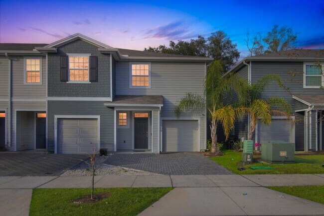 Foto del edificio - Spacious 3BR Townhome in Newberry