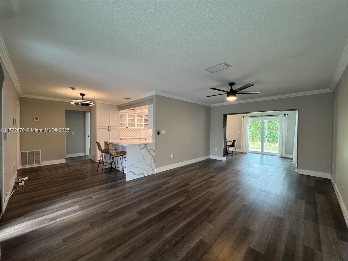 Foto principal - 2631 NW 94th Ave