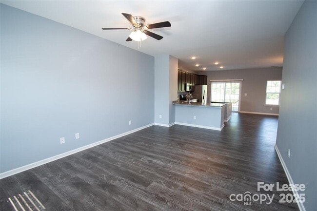 Foto del edificio - 5524 John McDowell Pl