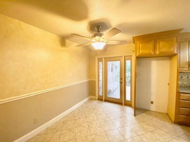 Building Photo - 361 Evergreen Pl