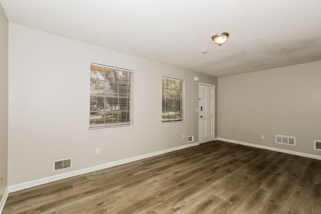 Building Photo - 7391 White Castle Ct