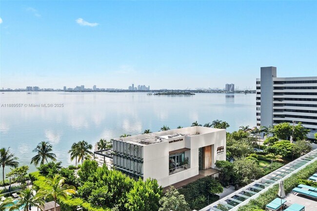 Foto del edificio - 650 NE 32nd St