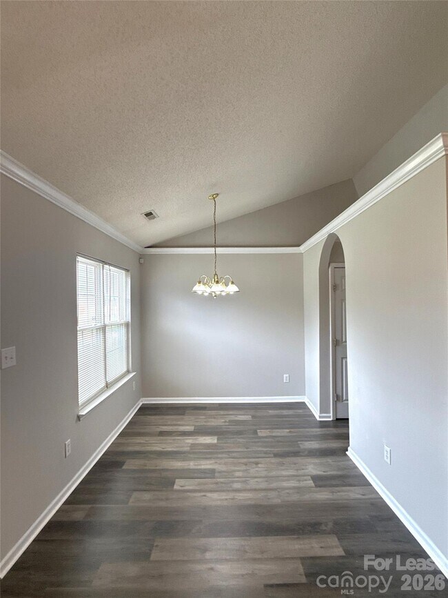 Foto del edificio - 1511 Hudson Graham Ln