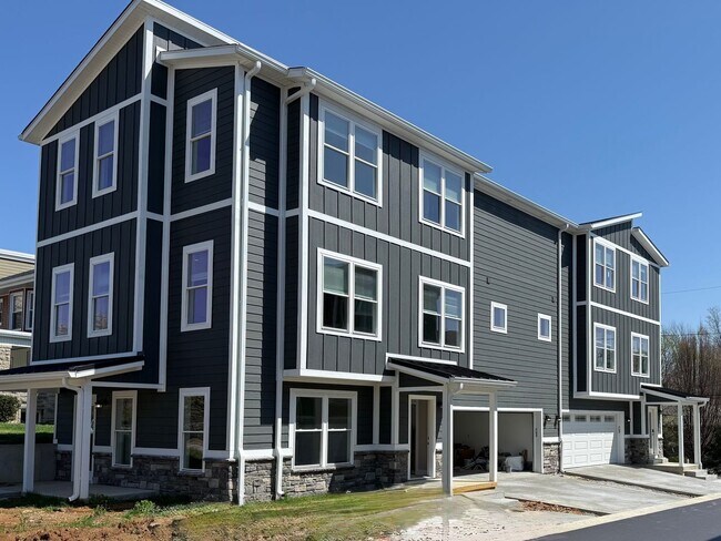 Foto del edificio - *August 2026* - Newly Built New 5 Bed, 5 B...