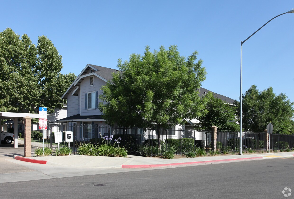 Building Photo - Green Street Townhomes