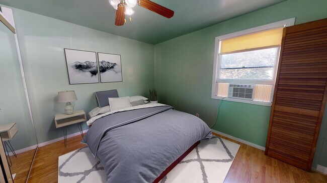 Foto del edificio - Charming Long Beach home near Scherer Park