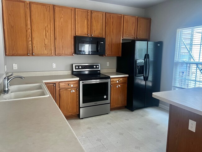 Building Photo - 102 Walnut Woods Dr