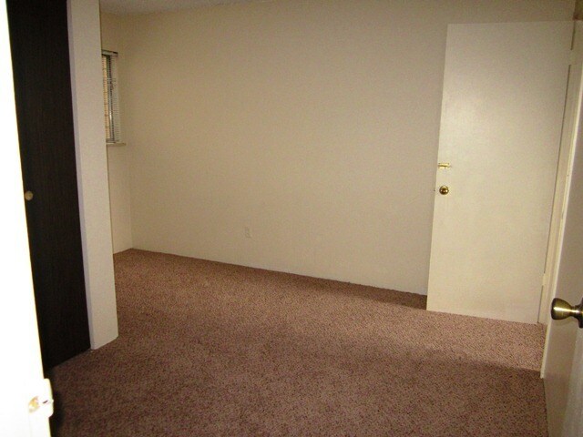 Foto del edificio - 1 Bd. w/ Study, inexpensive utilities