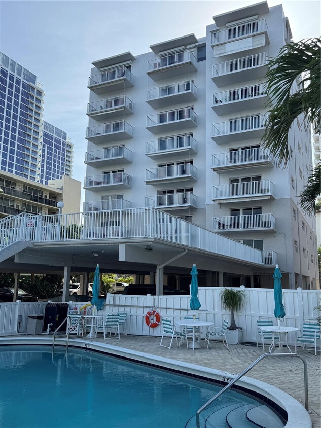 Primary Photo - 95 N Birch Rd