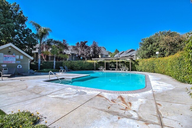 Foto del edificio - 306 Shadow Run Dr