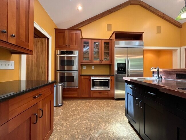 Foto del edificio - 6348 Sharon Hills Rd
