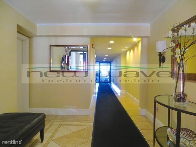 Building Photo - 3 br, 2 bath  - 242 Beacon St Apt 8
