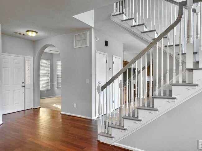 Foto del edificio - 4080 Laurelwood Dr