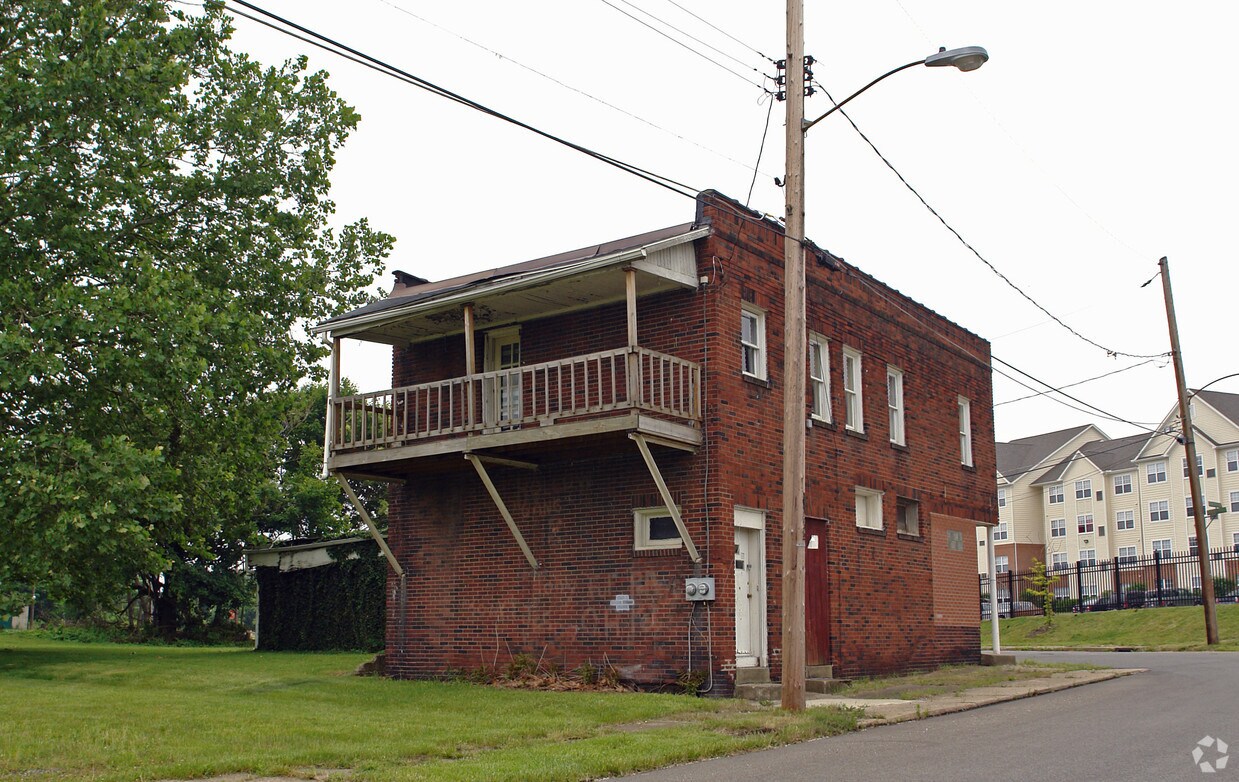Building Photo - 235 Emerald St