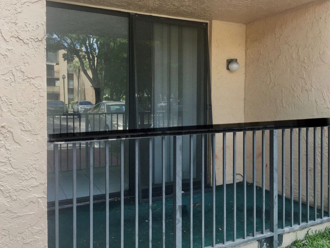 Foto principal - PROMENADE AT KENDALE LAKES - 1 BEDROOM /1 ...