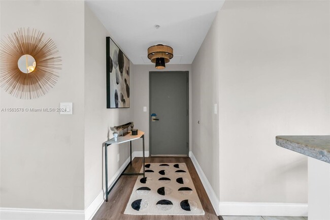 Foto del edificio - 601 NE 36th St
