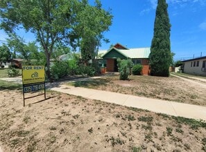 Building Photo - 906 Wichita Ave