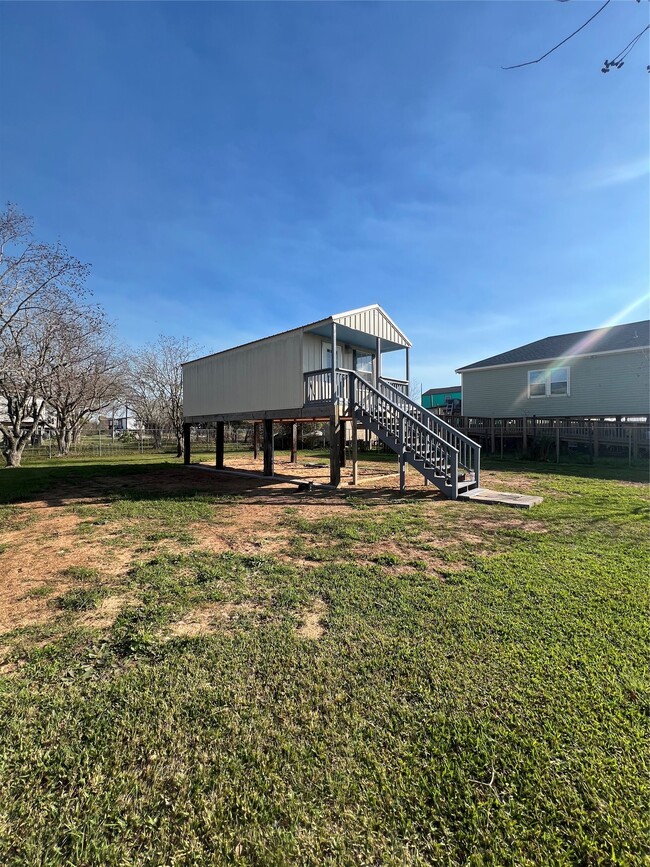 Building Photo - 327 17th St